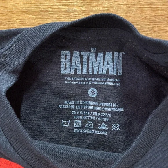 New The Batman and Catwoman 2022 T shirt Black Red, OFFICIAL MERCHANDISE Small - Picture 3 of 4